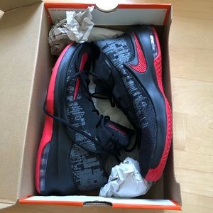 Nike Air Max Infuriate 2 Mid Basketball Shoes